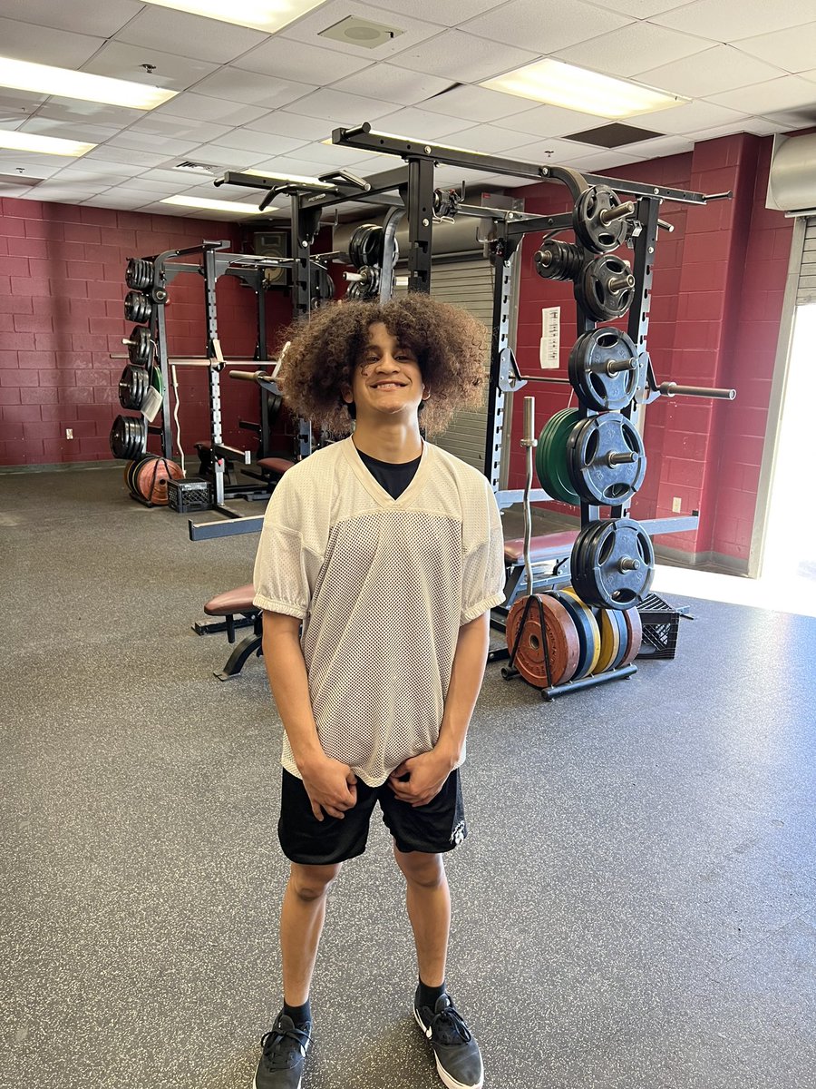 As voted by their peers these two young men have shown grit, strength, and encouragement. 11th grade Albert Perez-Torres and 9th grade Jessiah Gammage are this weeks Owl Workers of the Week! Both competed in our track meet Thursday night and came to work Friday #HOODAT 🦉 💪🏼