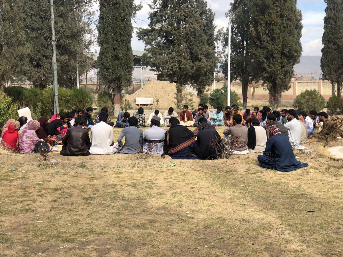 BsacQtaZone's tweet photo. بلوچ دُود ءُ ربیدگی روچ ءِ درگت ءَ بلوچ اسٹوڈنٹس ایکشن کمیٹی شال ھنکین ءَ یک دیوانے ھنکینی کارمستر اُزیر بلوچ ءِ پاگواجہی ءَ برجم داشتگ۔
دیوان ءِ مہمان ھاس مزن کارگُشاد آصف بلوچ ءُ گچینی مہمان بُنجاہی کُمک کارگُشاد رفیق بلوچ ءُ بُنجاہی کمیٹی ءِ باسک سُمیعہ بلوچ بُوتگ اَنت۔ https://t.co/T2dZ28Zb0B