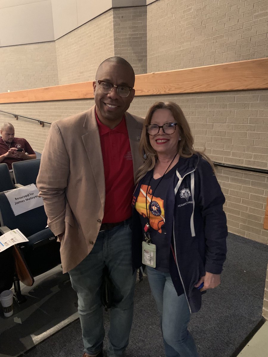 bburgoso's tweet image. #DataSeries ⁦@HISD_Assessment⁩  HISD Superintendent supporting us!  Was a pleasure meeting you!  ⁦@HISDSupe⁩