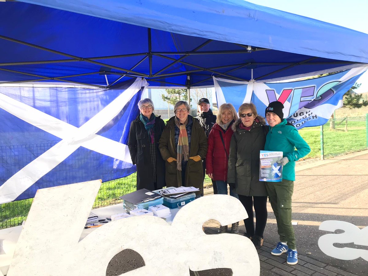 joannaccherry's tweet image. Out &amp;amp; about in #EdinburghSouthWest today with ⁦@SNP_PentlandsW⁩ signing up #independence voters in the #Calders #Sighthill.