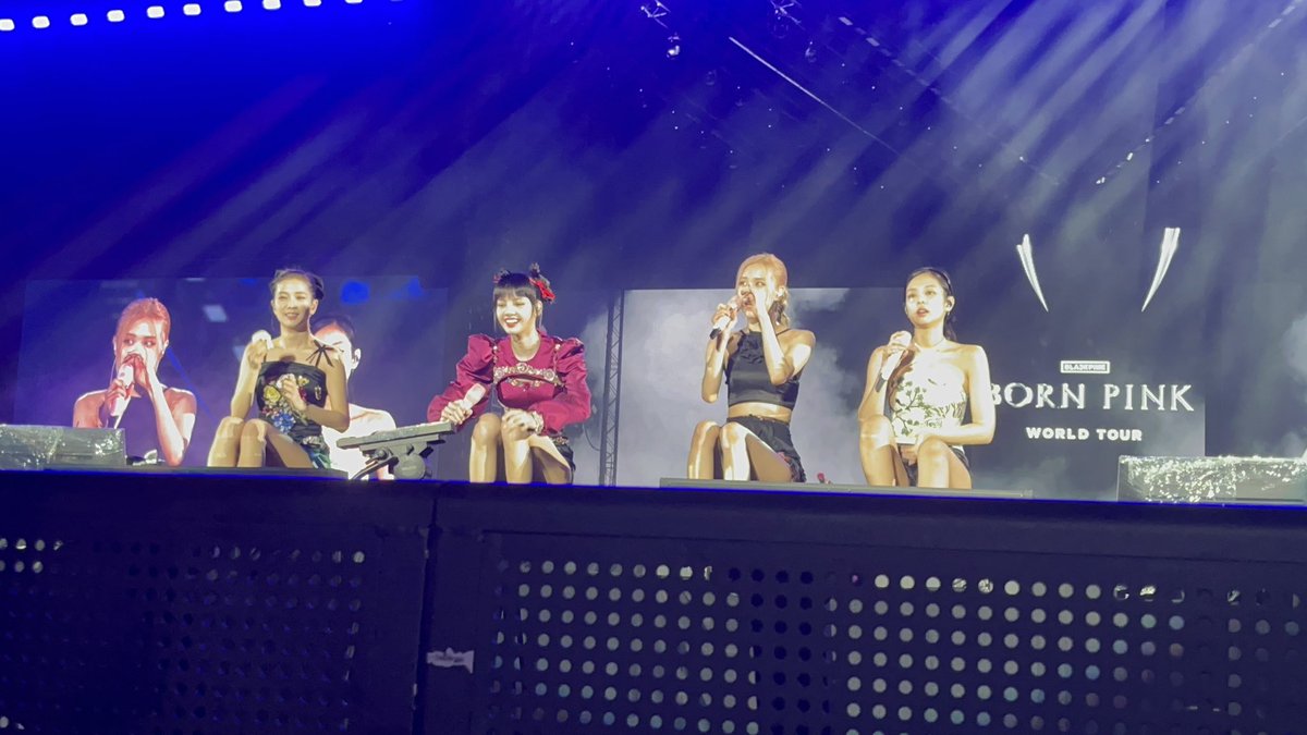 leadmelisa's tweet photo. THEY. WERE. IN. FRONT. OF. ME!!! https://t.co/9JpBczzIOk