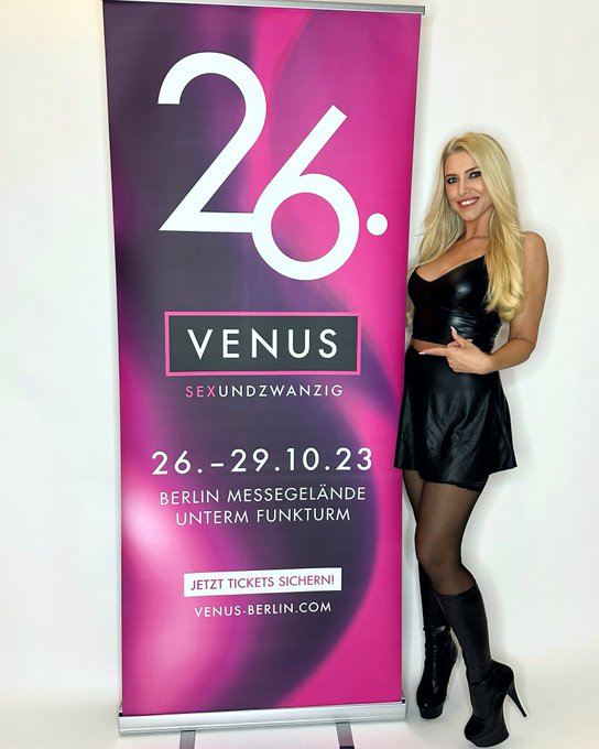 💜💗 VENUS 2023 💗💜 Jetzt schon mal Termin im Kalender eintragen 💜 Ich freu mich jetzt schon und bin definitiv<a href="/tag/daynia"class="tags"><span>#daynia</span></a><a href="/tag/venusmesse"class="tags"><span>#venusmesse</span></a><a href="/tag/venusberlin2023"class="tags"><span>#venusberlin2023</span></a>