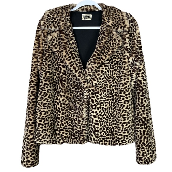 mariahigdon7's tweet photo. So good I had to share! Check out all the items I'm loving on @Poshmarkapp #poshmark #fashion #style #shopmycloset #bananarepublic #showmeyourmumu #patagonia: https://t.co/ME1oUwfH3j https://t.co/crM7bybEVX