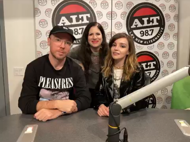 Lauren and Martin with Lisa Worden at her 'She Is The Voice' show on @ALT987fm.

📷 @Peachy67

@CHVRCHES @doksan @laurenevemay 

#ALT987 #CHVRCHES #LaurenMayberry #MartinDoherty