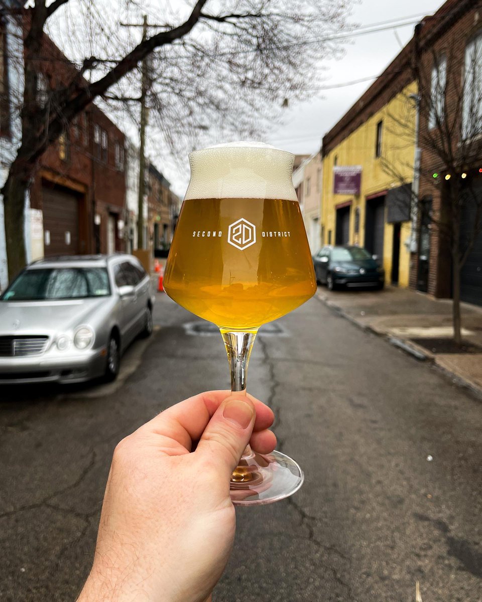 SecondDistBrew's tweet image. New things!

Frontside Tailslide - West Coasty Pale Ale brewed with domestic 2-row and a little bit of pilsner malt. Estate grown Cascade from our Northern PA farm in the mash, Amarillo in the boil, and a dash of Citra in the whirlpool. Dry hopped not too little nor too much with