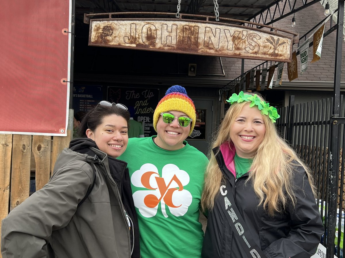 LawrenceStPats's tweet photo. From around the #shamrockshuffle. Great day for a run!!! https://t.co/i1iWSOuq67