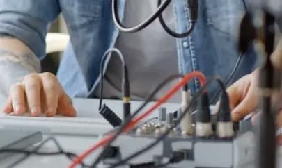 Le design sonore en 7 questions fondamentales ! On entend souvent parler de design sonore ou sound design. Mais sait-on vraiment de quoi il s'agit ? Quel rapport avec le brand content, la communication web ? Lire la suite plansonore.fr/le-design-sono…