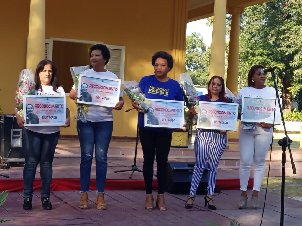 Muchas felicidades a todas las mujeres cubanas. Festejamos en la #ProvinciaGranma el Acto Nacional por el Día Internacional de la Mujer. Felicidades en especial a las granmenses sede del acto, por alcanzar la condición de Vanguardia Nacional. #JuntarYVencer #MejorEsPosible