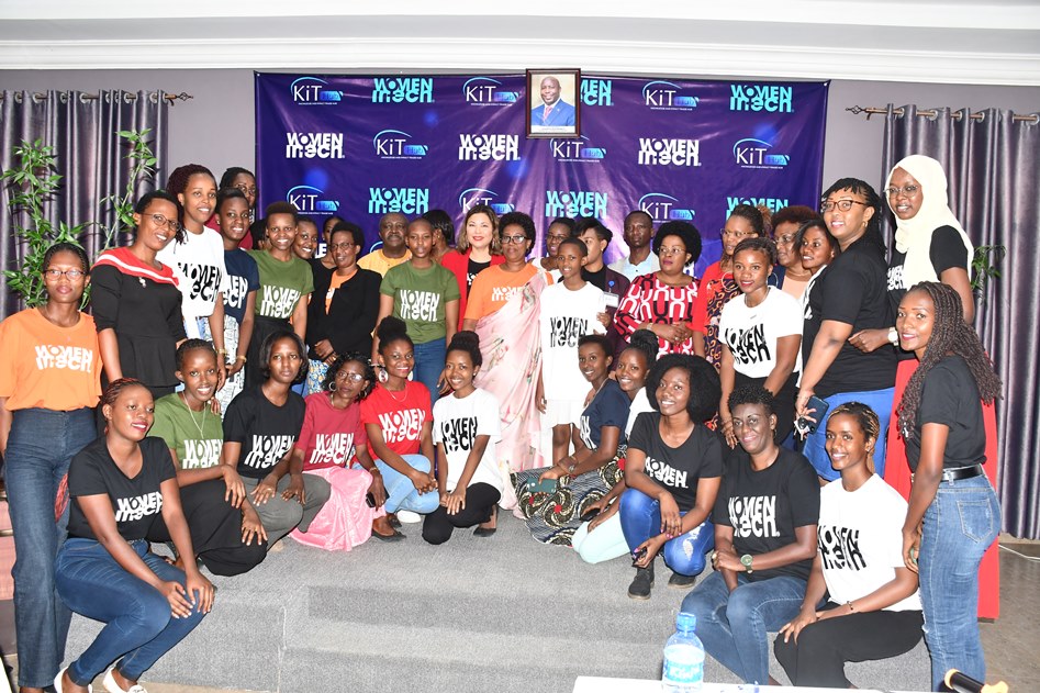 cnjbdi's tweet image. Sous le patronage du ministre du @mincotim, #KitHub en partenariat avec #WomenInTechGlobal Movement ont organisé ce vendredi 3/3, des activités du lancement officiel de WIT chapter et du programme de BlockChain. Le but de ces activités consiste à promouvoir les femmes en TICs.