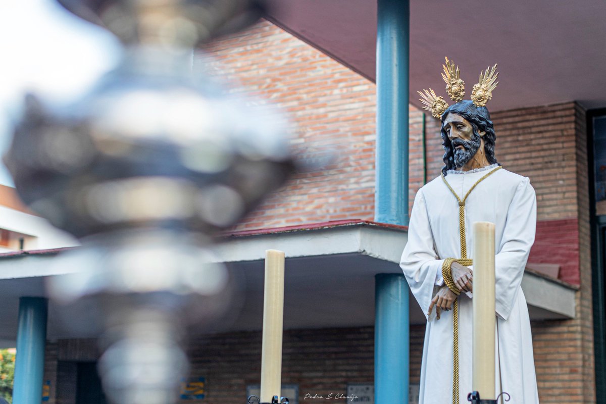 Pedrojc002's tweet image. Viacrucis de Nuestro Padre Jesús Cautivo de la Parroquia de las Flores. @Pdelasflores @IgnacioJSD   #TDSCofrade  #Cuaresma2023 #PioXII #canoneosr