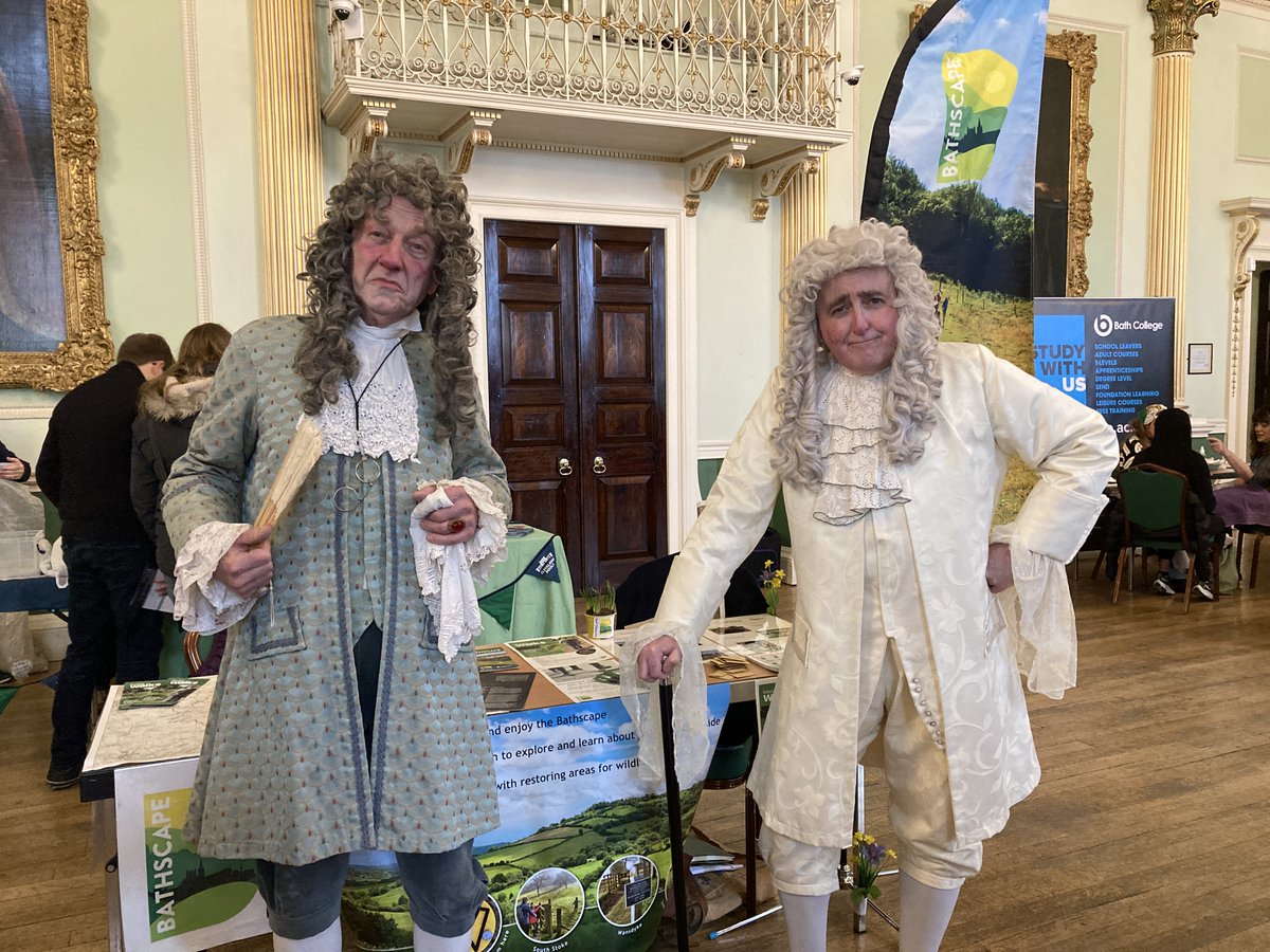 What a pleasure to meet these wonderful visitors at out stand at the Guildhall during  #BathWorldHeritageDay. They were very keen to know about our wellbeing walks!

We're here until 3pm - come and say hi.

@BathWHS #wellbeingwalks #bathworldheritage #wellnessdestination #bath