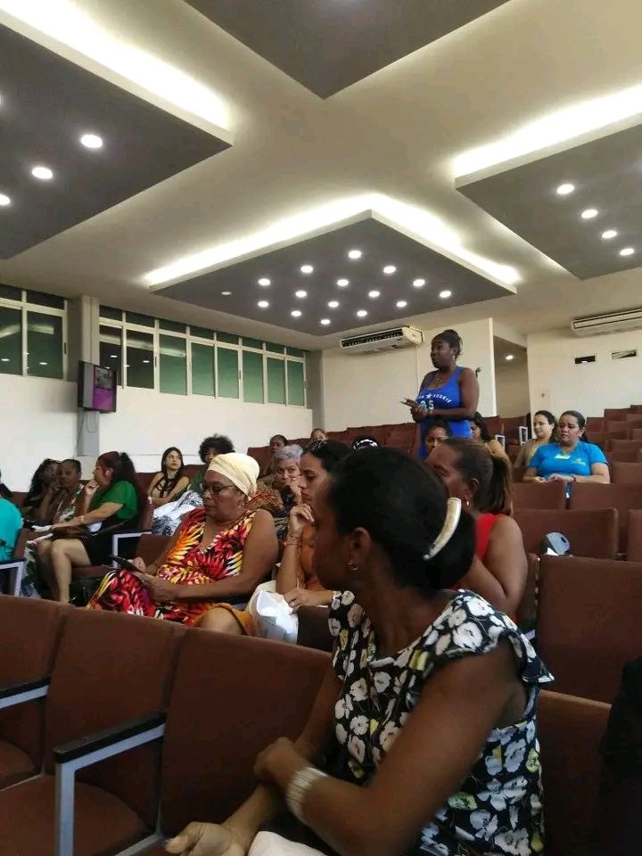 YasminGzlez74's tweet photo. Participación de #iproyaz en el Taller de Género con el título #MujeresEnRevolución desarrollado en el @cnca_azcuba. Se resalta el papel de la mujer en todas sus etapas. #MejorEsPosible. https://t.co/zeyTp0DWmF