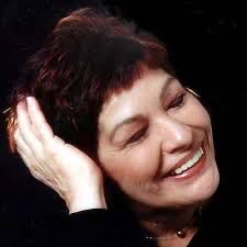 Minha querida amiga Sueli Costa, extraordinária compositora nascida em Juiz de Fora, nos deixou hoje aos 79 anos. O enterro será amanhã às 11h no São João Batista. Figura doce e inesquecível!