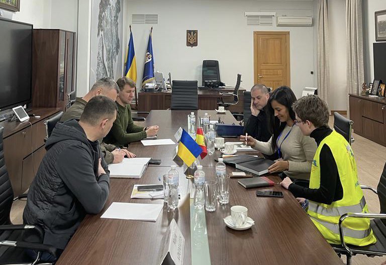 Estamos en Ucrania para reafirmar el compromiso de Madrid con la reconstrucción de Kyiv

Nuestro compromiso se plasma en el proyecto #Distrito22Kyiv 

Porque Kyiv representa la resistencia, hoy es la capital de la libertad y así se lo he transmitido a su alcalde, <a href="/Vitaliy_Klychko/">Віталій Кличко</a>