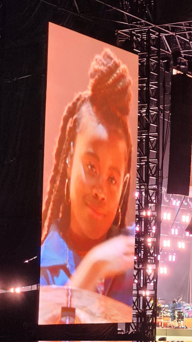 Em J ✨misses Niall tweet media