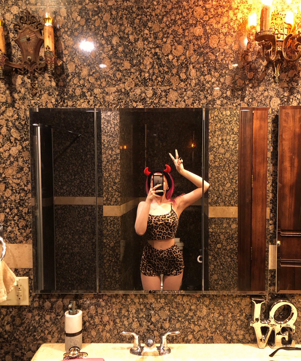 💗𝒫𝓇𝒾𝓃𝒸𝑒𝓈𝓈 𝒱𝒶𝓁𝑒𝓃𝓉𝒾𝓃𝒶🖤 on Twitter: "ok goodnight from ur fav Princess 💗🫶"