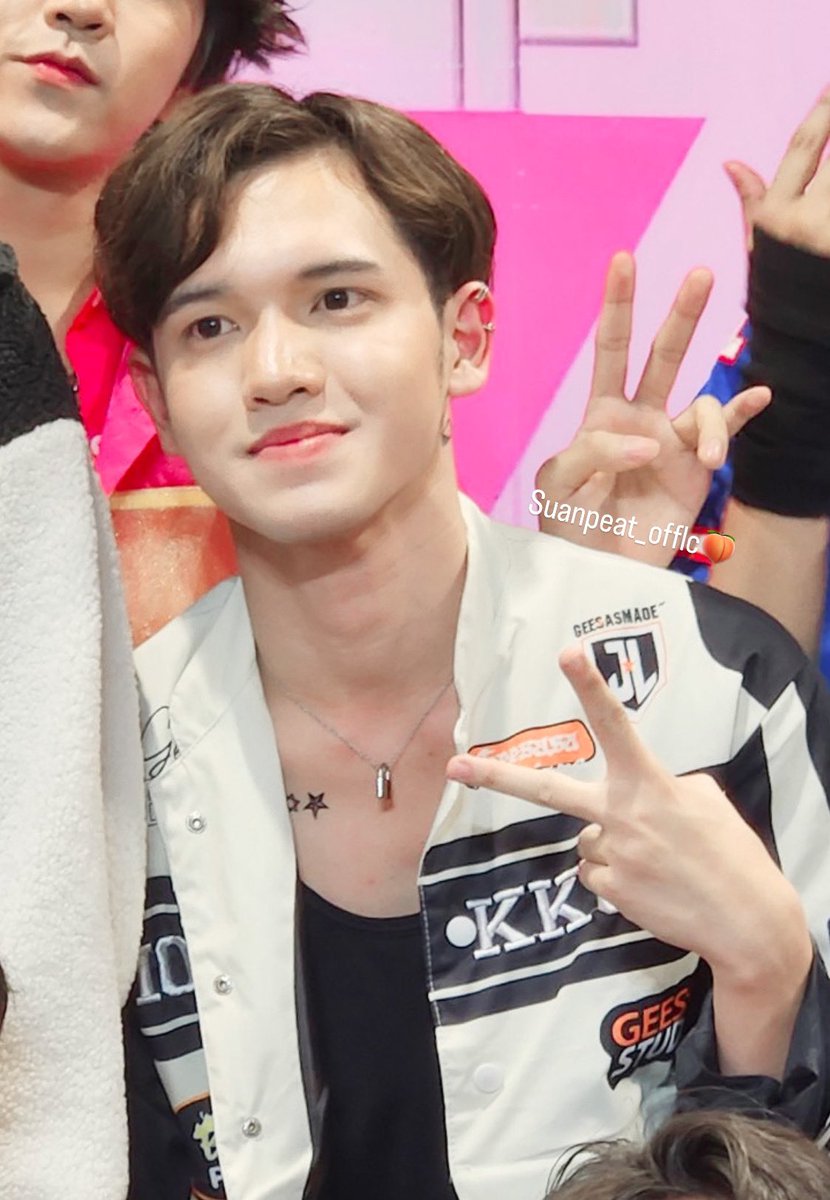 Suanpeat_Offlc's tweet photo. [📸] 04/03/66
📍9low On Top Special Stage @ idol Exchange 😎✨🍑

#9lowOnTop #peatkitt #พีทกฤต #IdolExchange https://t.co/5VLojGvjrI