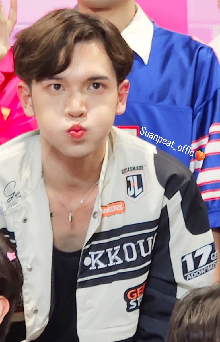 Suanpeat_Offlc's tweet photo. [📸] 04/03/66
📍9low On Top Special Stage @ idol Exchange 😎✨🍑

#9lowOnTop #peatkitt #พีทกฤต #IdolExchange https://t.co/5VLojGvjrI