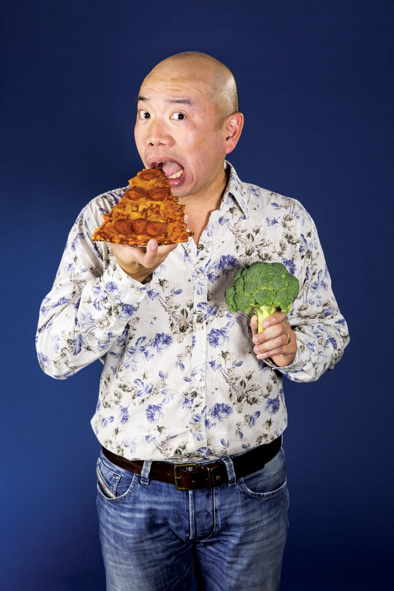 A  World Obesity Day #WOD2023 🧵. #ObesityIsNotAChoice. You might point out in the picture 👇 that I’m choosing to eat the pizza 🍕. However, we do not gain or lose weight overnight. Any given meal, however big, is not going to perceptibly change our body-weight 1/n