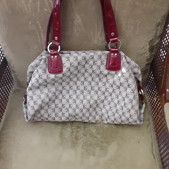 AtFinds's tweet photo. So good I had to share! Check out all the items I'm loving on @Poshmarkapp from @SandraR68637061 #poshmark #fashion #style #shopmycloset #hm #lizclaiborne #talbots: https://t.co/FQdEpINy8q https://t.co/dCRalTgHHM