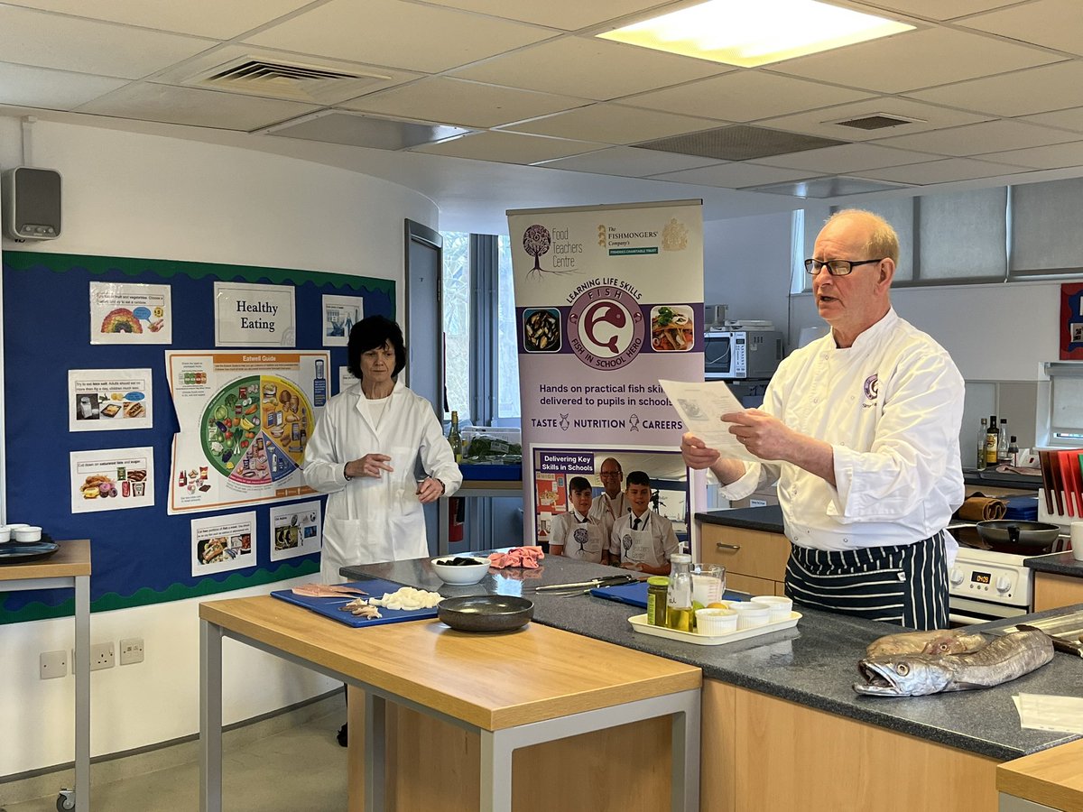 Today we are hosting a #FishHeroes teacher training course. Teachers are being shown key food skills with Simon from @FoodTCentre what’s cooking? Thai style mussels, Cornish megrim and pan fried gurnard! @HeroesFish @FishmongersCo