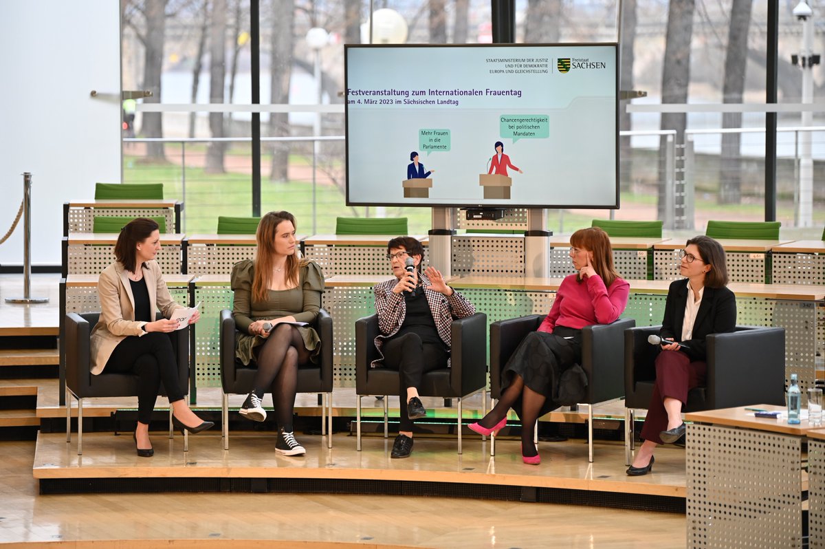 'Ohne #Frauen bleibt die Welt so, wie sie ist', mahnte Prof. Dr. Rita Süssmuth während unserer Festveranstaltung anlässlich des #Frauentag|s. 'Mehr Frauen in die Parlamente – Chancengerechtigkeit bei politischen Mandaten' unser Thema nicht nur heute: medienservice.sachsen.de/medien/news/10…