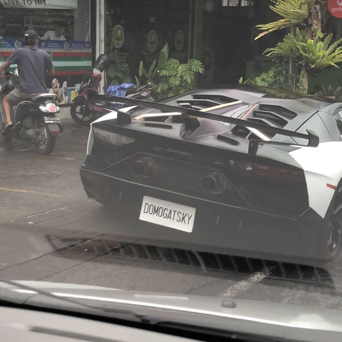 DIMANA HARGA DIRI BANGSA INI ? 
Mohon agar pihak @poldabali <a href="/DivHumas_Polri/">Divisi Humas Polri</a> menambah jumlah personil di masing-masing polsek, gak tega lihat pak polisi bekerja keras namun jumlah WNA pelanggar yang bandel jauh lebih banyak. DEPORTASI saja kalau masih ngeyel. Setuju ?