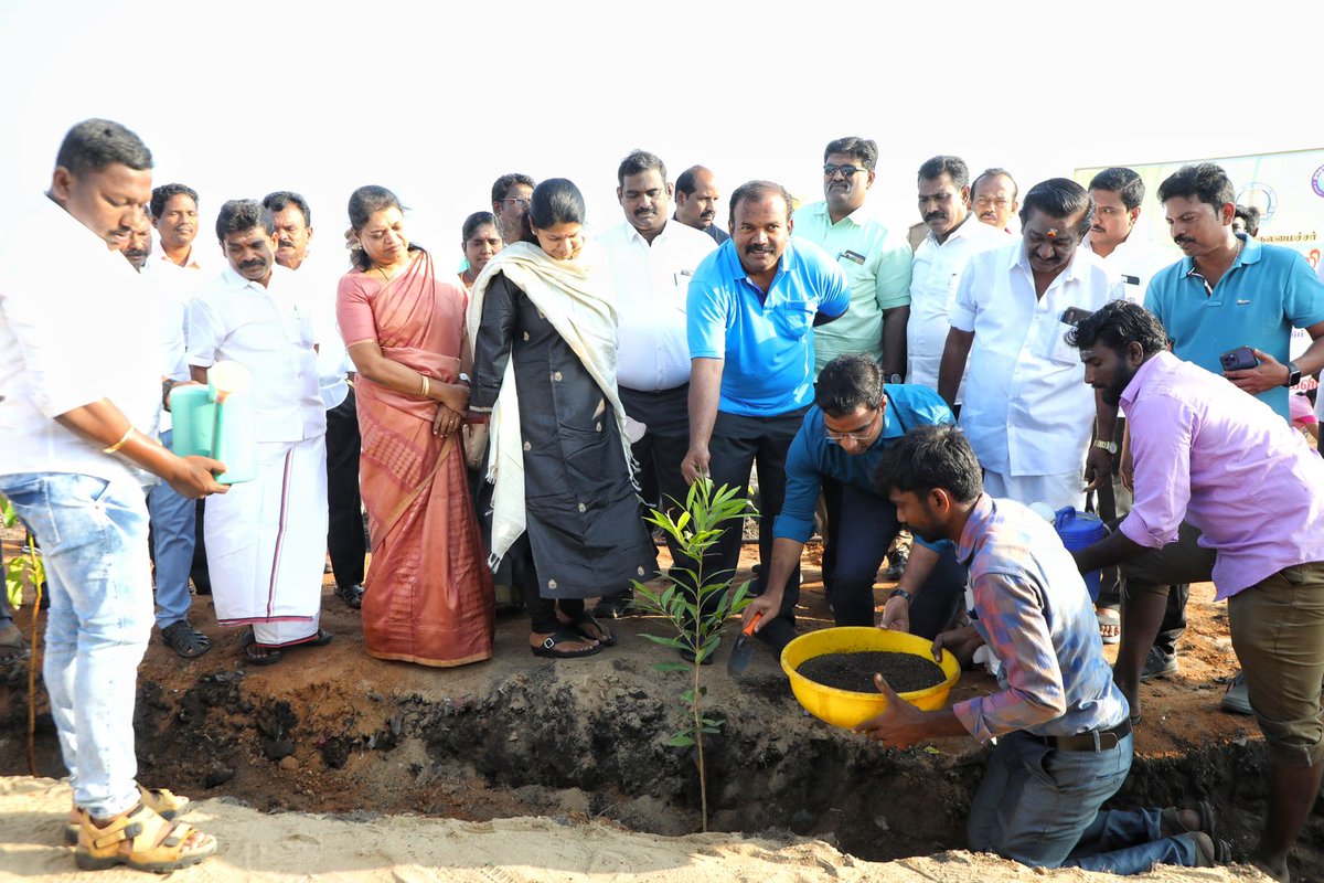 Tutycorp's tweet photo. மாண்புமிகு தமிழ்நாடு முதலமைச்சர் அவர்களின் 70 வது பிறந்த தினம் மற்றும் மாமன்ற உறுப்பினர்கள் பதவியேற்ற ஓராண்டு நிறைவு தினத்தை முன்னிட்டு 70000  மரக்கன்றுகள் நடுவதற்கான துவக்கமாக 10000 மரக்கன்றுகள் நடும் நிகழ்ச்சியானது மாநகராட்சி தருவைகுளம் உரக்கிடங்கில் நடைபெற்றது.  (04.03.2023) https://t.co/IoFfO0fr2d