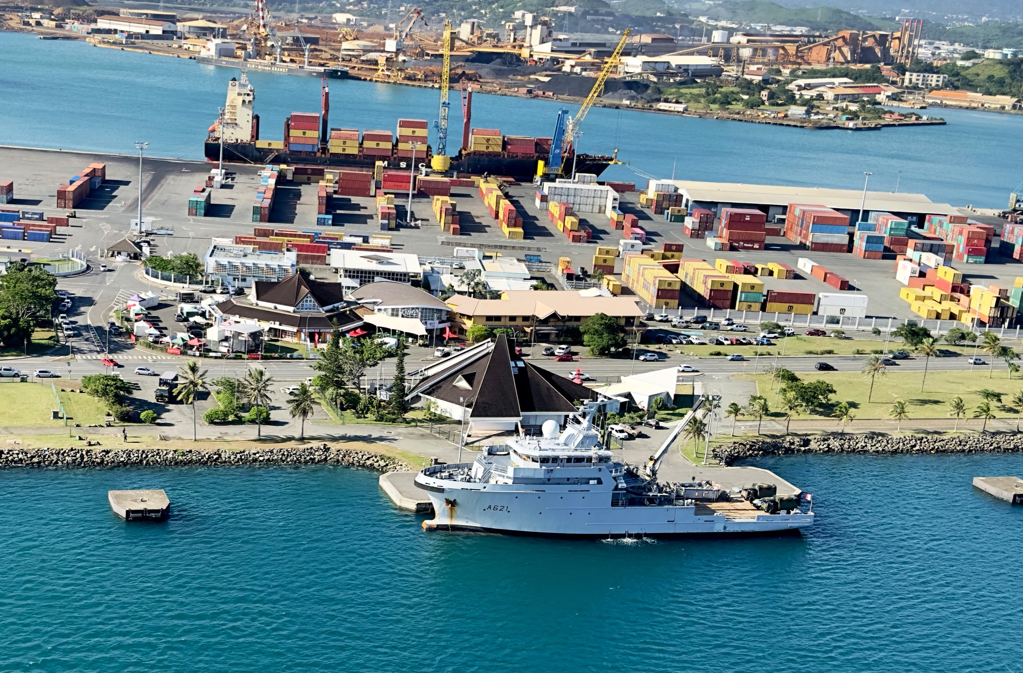 FqYGo4qaYAARQgl?format=jpg&name=large