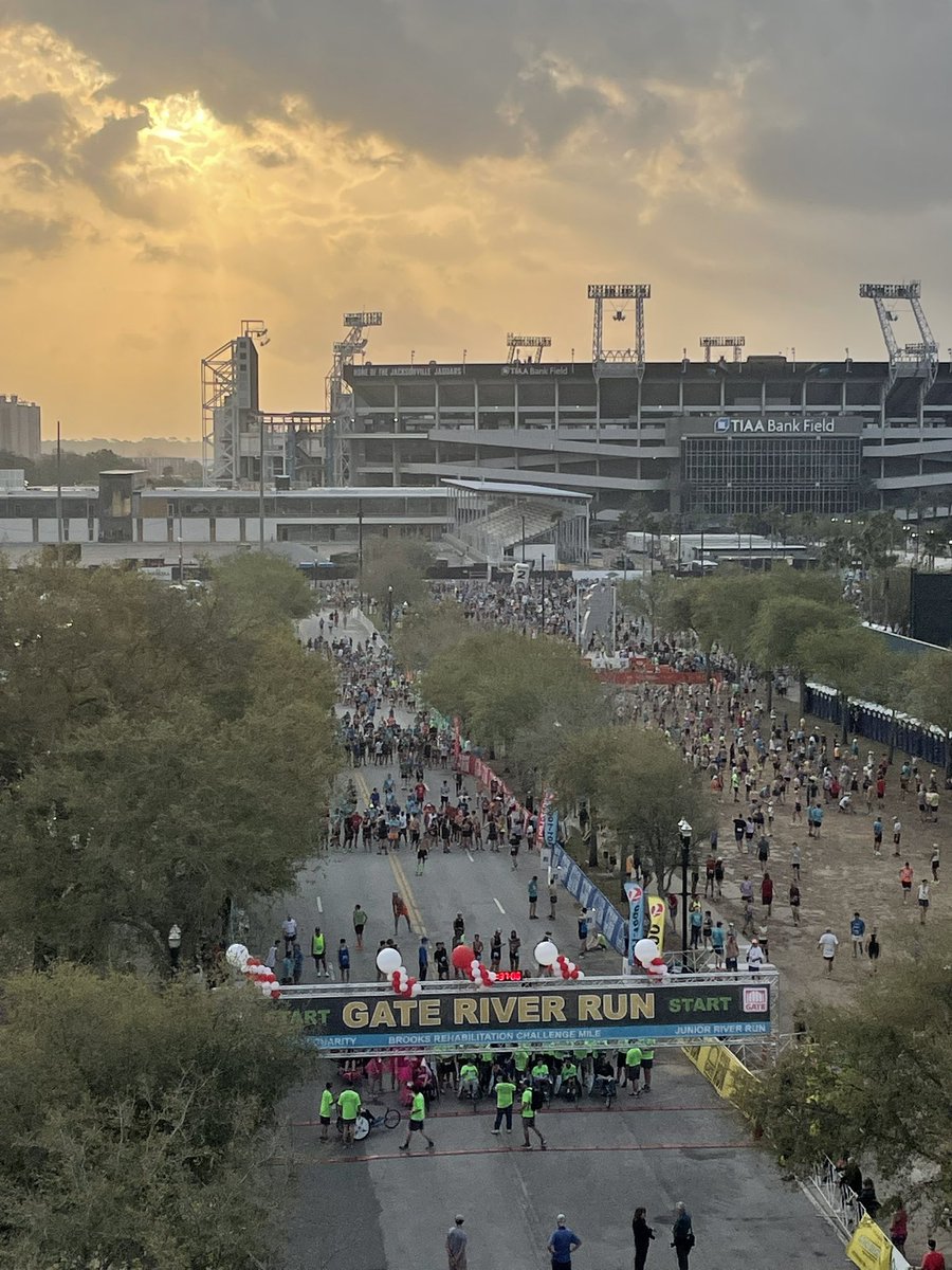 KrystalKlean's tweet photo. Live from the 2023 #gateriverrun https://t.co/qsnMIKtBkz