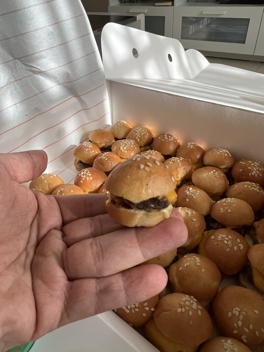 NawafosaimiPro's tweet photo. غدانا اليوم من رونز برجر @ronsburger_sa 😍 https://t.co/boKFo9zC6a