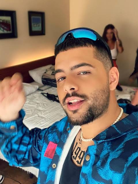 NazareAmarga's tweet photo. 🚨 NOVO CASAL: Pedro Sampaio está namorando o jogador de vôlei Henrique Meinke, afirma Extra. 🏳️‍🌈 https://t.co/VGEk0Re5og