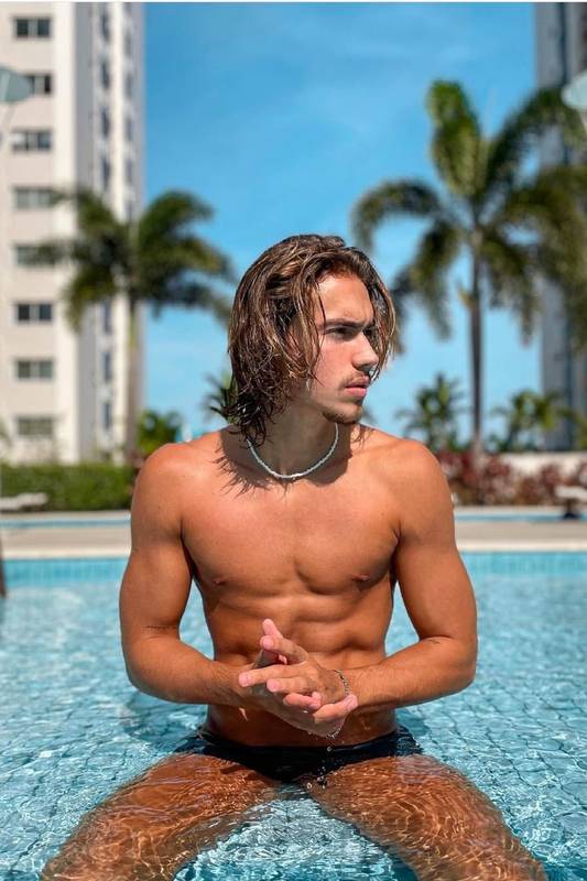 NazareAmarga's tweet photo. 🚨 NOVO CASAL: Pedro Sampaio está namorando o jogador de vôlei Henrique Meinke, afirma Extra. 🏳️‍🌈 https://t.co/VGEk0Re5og