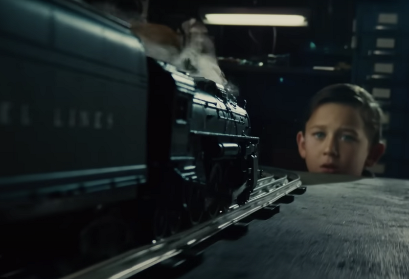 speedou's tweet photo. Tout plaquer pour écrire un remake de The Fabelmans où Sammy ne deviendrait pas cinéaste mais un terroriste psychopathe faisant dérailler des trains pour provoquer de vrais accidents et revivre pleinement, grandeur nature, ses premiers émois de cinéphile. 🚆 https://t.co/k7XDDm7Xoz