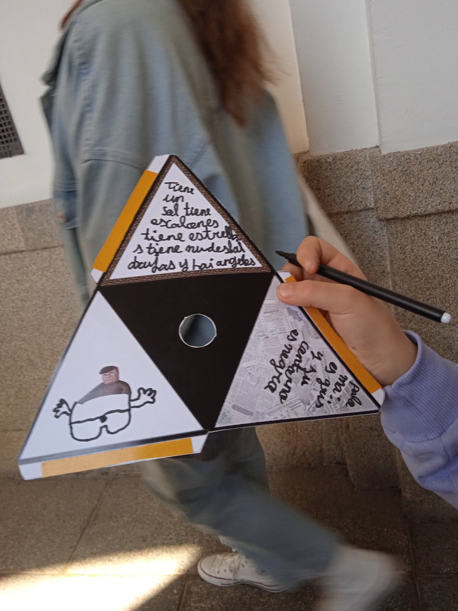 colartenmadrid's tweet photo. Visita dinamizada muy divertida por @museoreinasofia con 4°de Primaria del CEIP Rosalía de Castro de Móstoles. Observamos,  descubrimos e interpretamos  obras de Ángeles Santos, Maruja Mallo y también  el Guernica de Picasso. @MuPAI_BBAA. Organiza y coordina @colartenmadrid https://t.co/om15a2cEgd