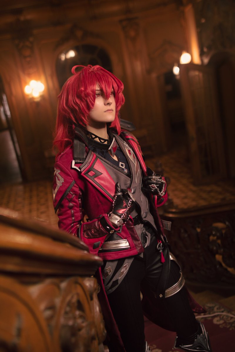 YudeejeeCos's tweet photo. Aha... This outfit reminds me of different times.

Ph @ilchiiina 
Edit @elisswayy 

#Diluc #GenshinImpact #HoYoverse #uacosplay https://t.co/FLL0LgfA23