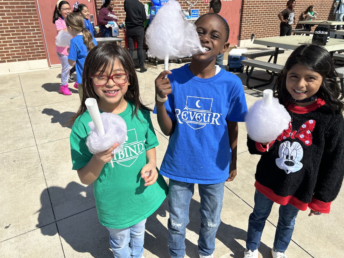 RangeElementary's tweet image. To celebrate our students working hard through a week of DCPs, our principals decided it was a great day for a Snow Cone/Cotton Candy/Dance Party! We are so very proud of the dedication and perseverance our amazing Range Family has shown this year! @mesquiteisdtx @LockeKelly