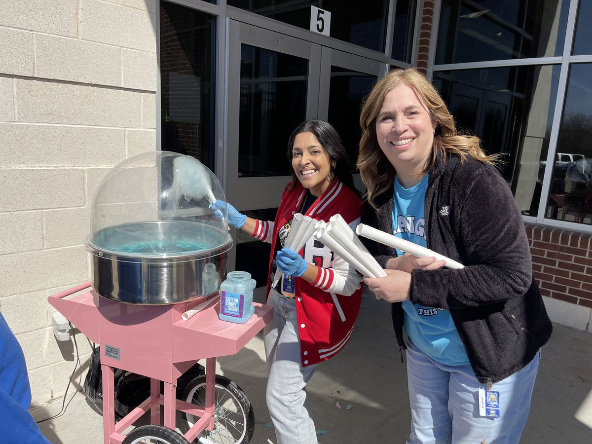 RangeElementary's tweet image. To celebrate our students working hard through a week of DCPs, our principals decided it was a great day for a Snow Cone/Cotton Candy/Dance Party! We are so very proud of the dedication and perseverance our amazing Range Family has shown this year! @mesquiteisdtx @LockeKelly