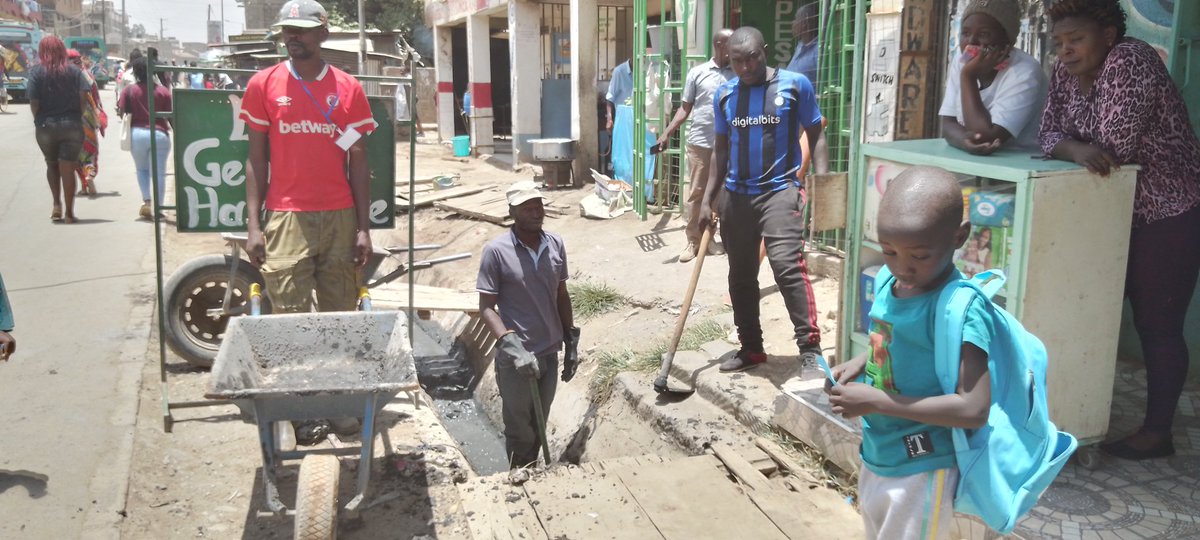 Blep_Kenya's tweet photo. We have embarked on estate drainage cleanup which we shall be conducting every Saturday at lucky Summer Ward in readiness for the rainy season. It's everyone's responsibility to safeguard the environment. #SafishaLucky #BlepRising #TomorrowIsTooLate https://t.co/oUUFfP876D