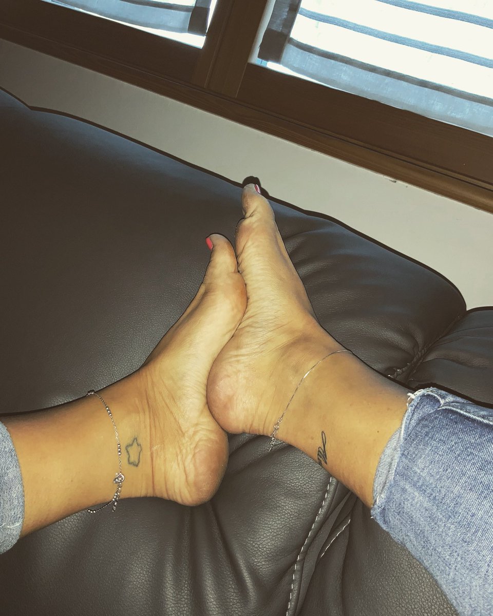 blondeely21's tweet photo. #feetfethish #feet #feetmodels #soles https://t.co/Q36ndK00N7
