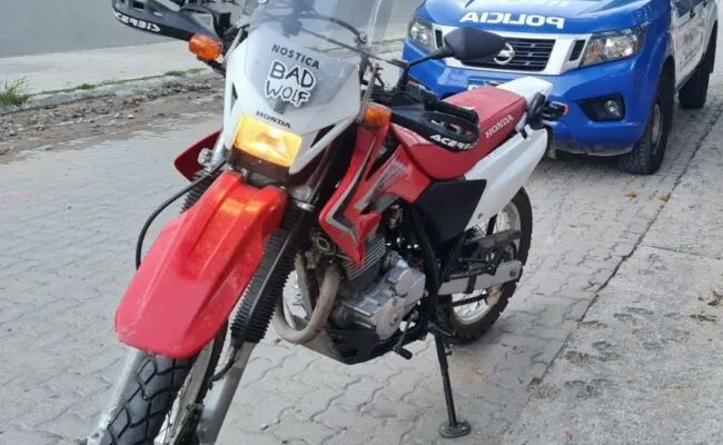 Le robaron la motocicleta de la cochera y se percató de ello cuando la policía le avisó que la encontraron en la vía pública buff.ly/3YhTF45