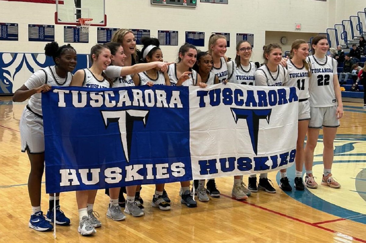 novahoopsCom's tweet photo. Grace Middleton and Alysa Carrigan combined for 50 points, with Carrigan adding a school-record 13 steals, as @TuskyHusky_GBB defeated Louisa County 70-41 to advance to the VHSL Class 4 Semis. Story by @Ttown316 here: https://t.co/4Hu0qbWHNT https://t.co/gI4bJ2knoL