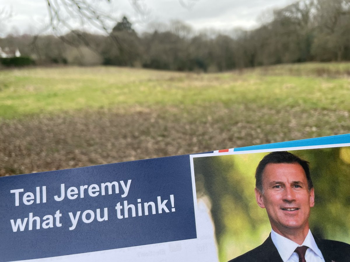EJ_McGuinness's tweet photo. Fabulous morning out in #Rowledge near #Farnham supporting @Jeremy_Hunt and the team in SWS.
And great coffee ☕️ and cinnamon swirl 🥮in Citrus Coffee shop for energy beforehand!
#ToryDoorstep🗳️ https://t.co/wfLGNDvClK