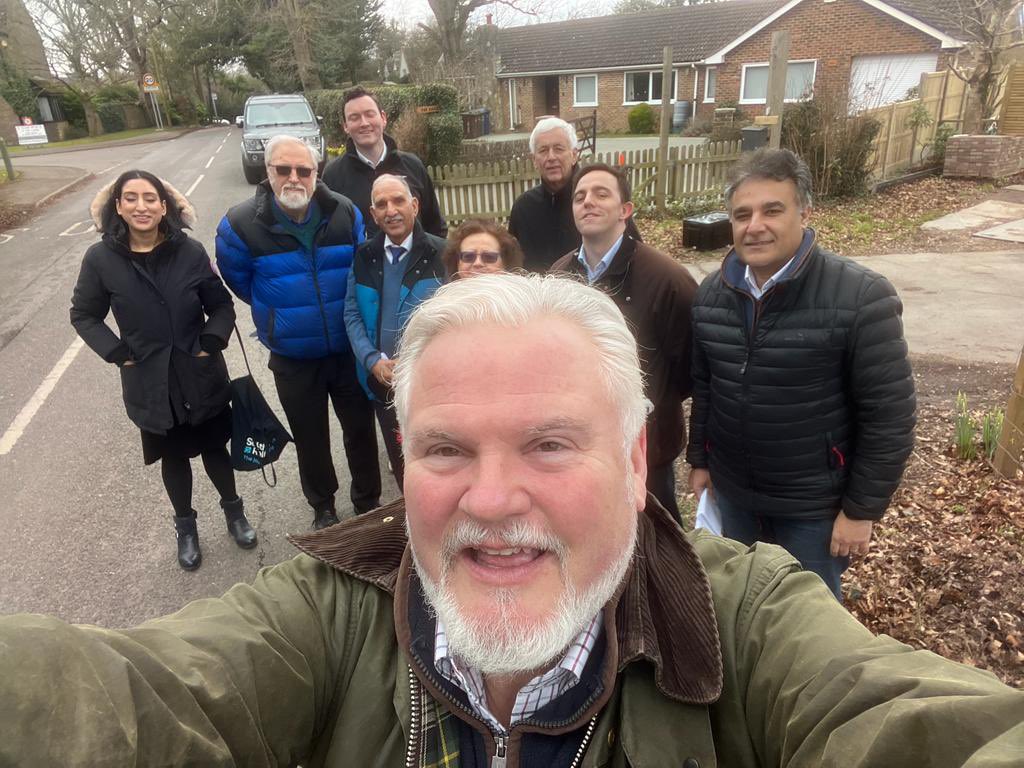 EJ_McGuinness's tweet photo. Fabulous morning out in #Rowledge near #Farnham supporting @Jeremy_Hunt and the team in SWS.
And great coffee ☕️ and cinnamon swirl 🥮in Citrus Coffee shop for energy beforehand!
#ToryDoorstep🗳️ https://t.co/wfLGNDvClK