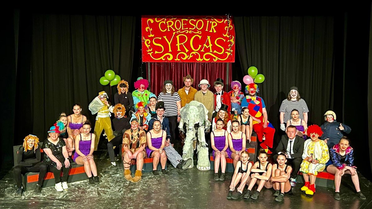 DIOLCH

Diolch i bawb am noson wych neithiwr-adloniant pur gyda  Cyfeillion C.Ff.I Llanwenog a CFFI Llanllwni YFC. 

Carem ddiolch i bawb sydd wedi ein cefnogi drwy gydol yr ymarferion, cystadlu a’r cyngerddau yn arweinyddion, rhieni a ffrindiau’r clwb. 
🎪Y Syrcas over ‘n out!🎪