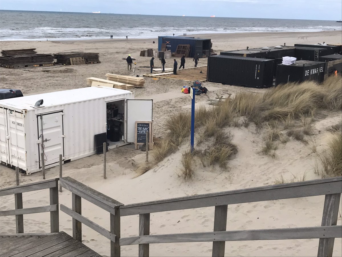 MathotNicole's tweet photo. Dit weekend nog winterse ⛈ ❄️ buien, maar de lente☀️ komt er aan! Opbouw strandpaviljoen @DeKwartel strandslag 9 Zuiderstrand Den Haag. #Strandwandeling 🥾 🏖 https://t.co/mlvcn8142J