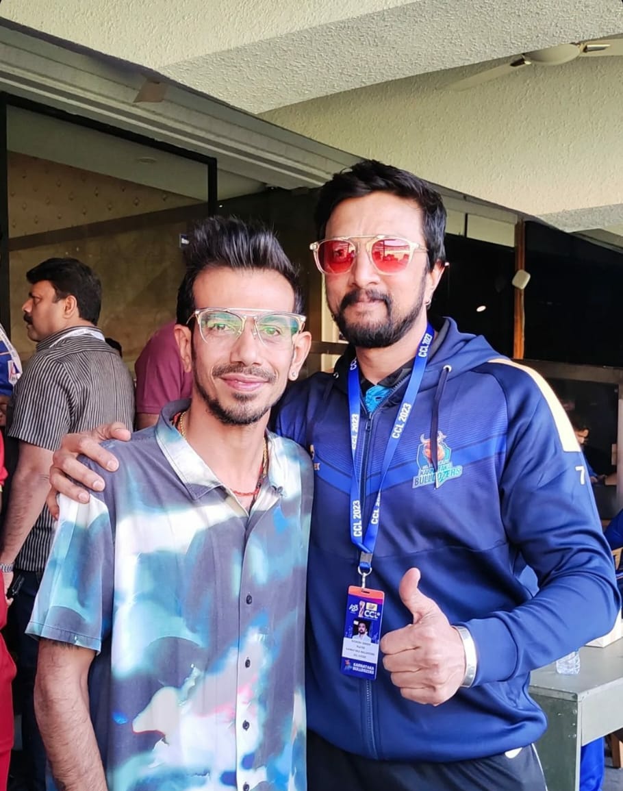 BFK_Raibag's tweet photo. . @yuzi_chahal with our.!🔥😎
@KicchaSudeep Boss ❤👑
#KarnatakaBuildozers #CCL #BleedForKichcha #KCC3 #KicchaBOSS𓃵 #Kiccha46
Follow Us ➡️ @BFK_Raibag https://t.co/JNPauBRNuv