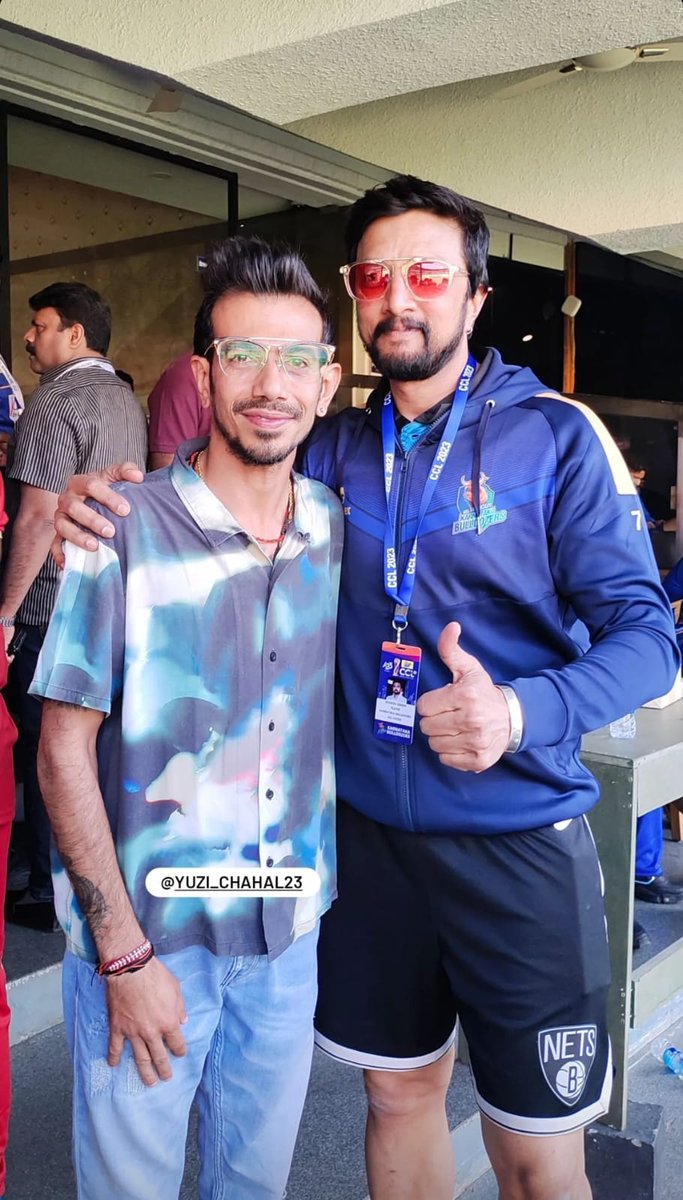 BFK_Raibag's tweet photo. . @yuzi_chahal with our.!🔥😎
@KicchaSudeep Boss ❤👑
#KarnatakaBuildozers #CCL #BleedForKichcha #KCC3 #KicchaBOSS𓃵 #Kiccha46
Follow Us ➡️ @BFK_Raibag https://t.co/JNPauBRNuv