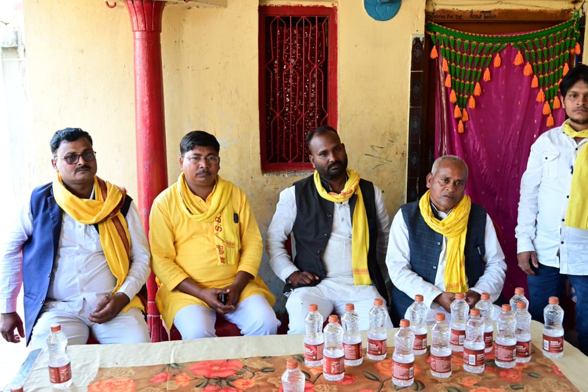 SBSP4INDIA's tweet photo. माननीय राष्ट्रीय अध्यक्ष सुहेलदेव भारतीय समाज पार्टी श्री .@oprajbhar जी ने पार्टी जिलाध्यक्ष अनुसूचित प्रकोष्ठ #श्री_गुलाबचंद_कनौजिया_जी के निज-निवास ग्रामसभा मनकर पोस्ट कुल्हुई विधानसभा इट��वा जनपद सिद्धार्थ नगर पहुँचकर चाय एवं जलपान कर धन्यवाद ज्ञापित किया।। https://t.co/X9P5HzNVNs