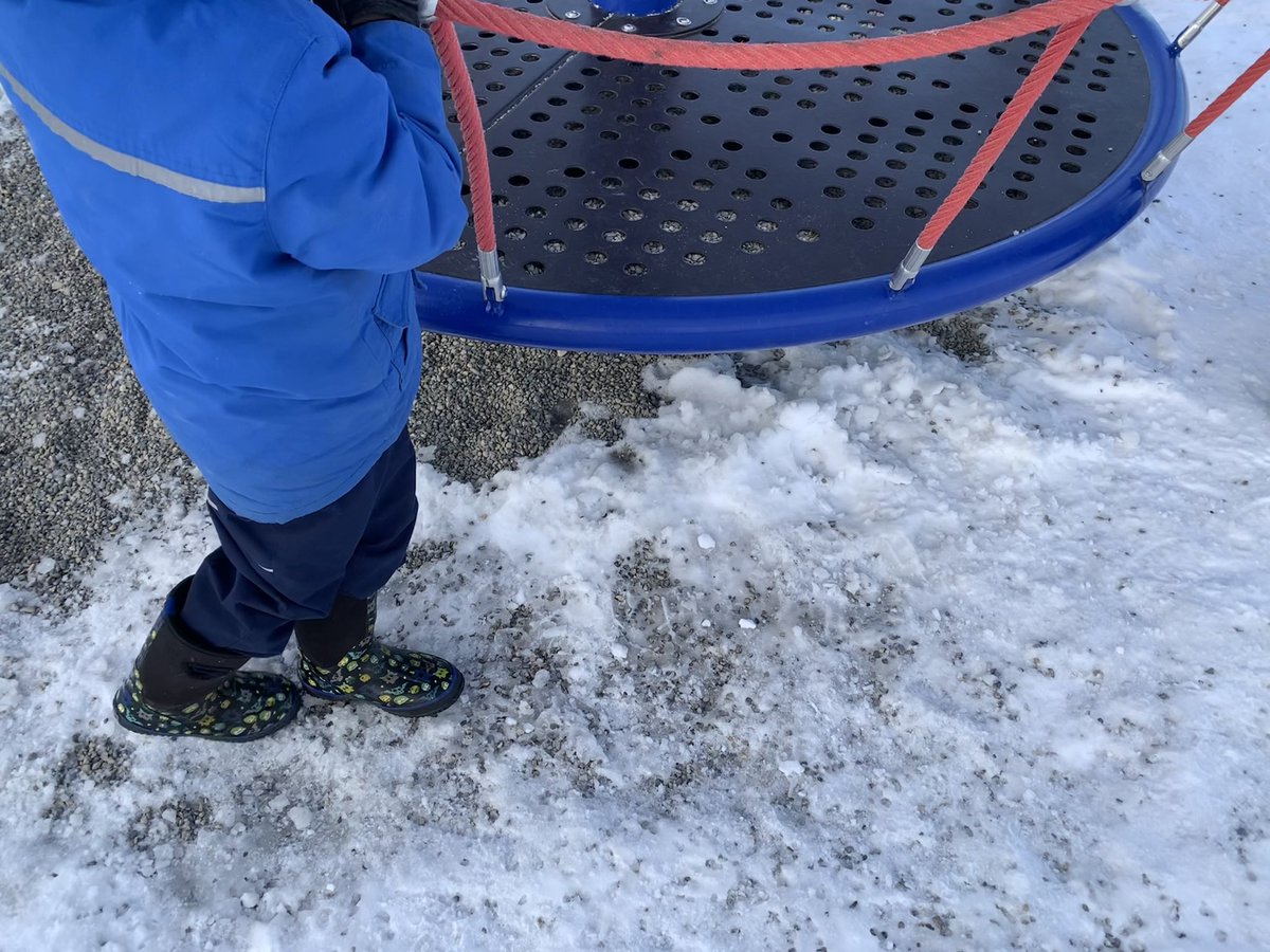 Moving into #measurement in #kindergarten #math! Our #outdoorlearning was inspired by the story, “How Big is a Foot!” We measured how many of our feet long items in our playground were! 🦶📏